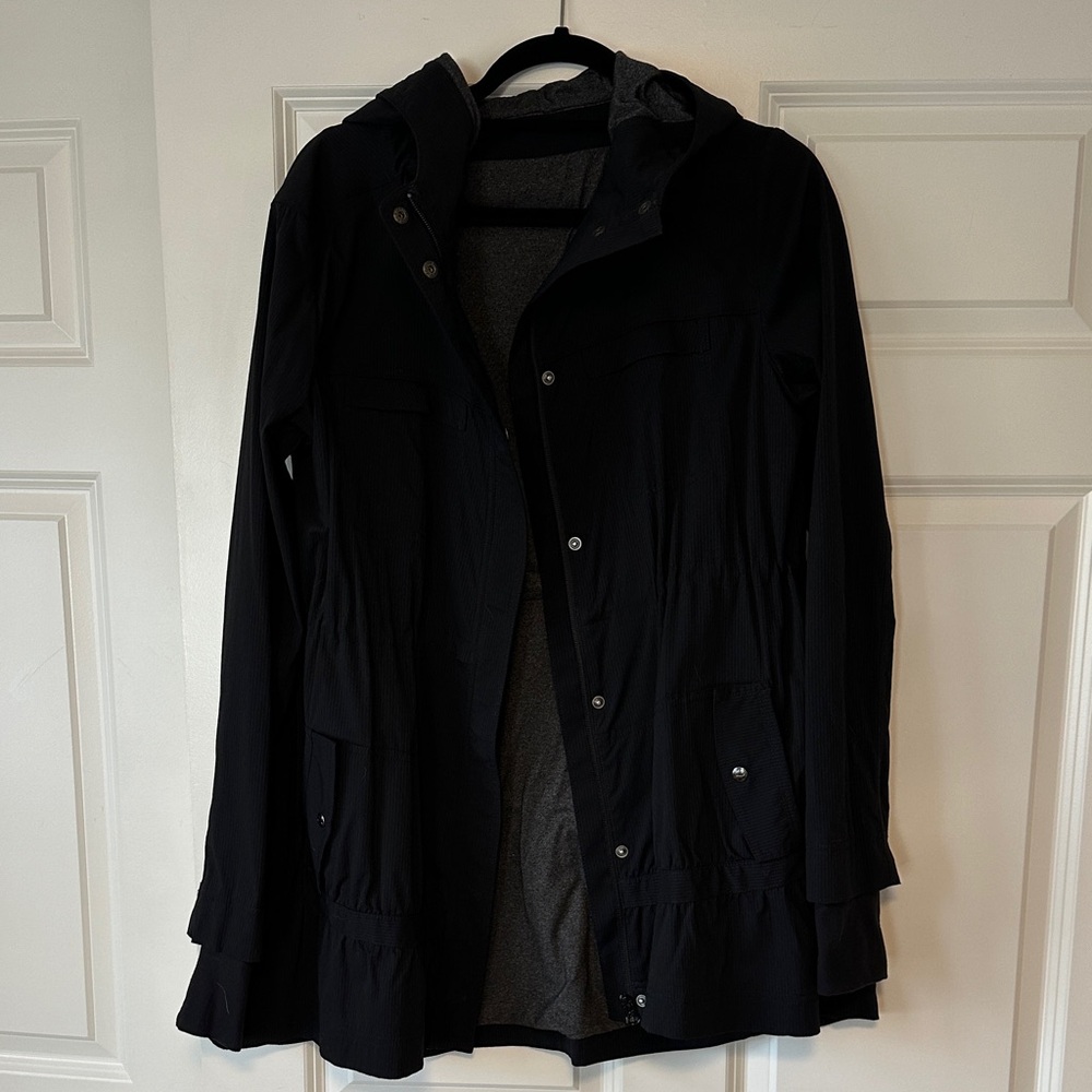 Elegant Lululemon Black water resistant Jacket for Women